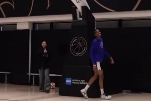今年wnba选秀榜眼何许人也，训练实战随便扣篮！