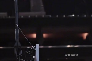背后视角欣赏布克拨球动作...