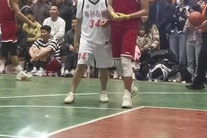 红衣大个子憋屈！这防守技术，能把对手气转行！