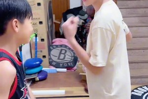 国产小菜鸡的水平越来越高了！但姐姐依旧用一招背打收割弟弟