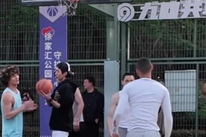 有身高，有突破，有投篮！野球场这样的高手基本无解
