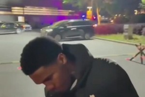 素质堪忧！极端球迷对着奈特高呼：打爆辽狗