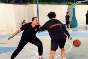 退役后的西热力江在野球场上依然是个大杀器