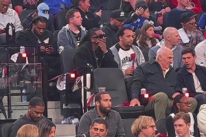 自己买票吗？被拍到到快船主场观看G4的曼恩！真的爱过！