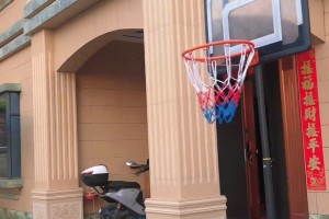 居然有1米79？！赛季结束的徐杰在老家豪宅大院子里1v1娃