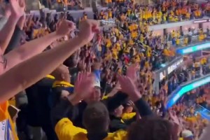 3-1听牌！赛后瞬间全场勇士主场球迷瞬间沸腾！