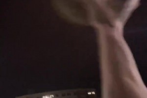 小卡和字母哥打球差不多就这视角吧？