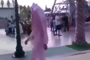 薄纱！美国球迷恶搞：这就是季后赛关键战的哈登