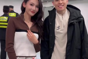 这颜值阔以的哈！美女粉丝和陈盈骏&周琦合影~