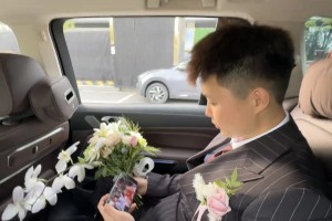 哥们你支持勇士还是火箭？一新郎五一结婚接亲不忘忙着看季后赛