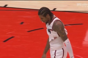 G7生死战仅得8分！杰伦-格林赛后低头落寞离场……