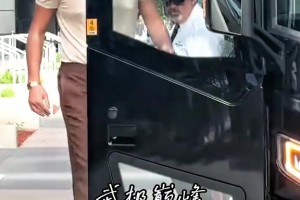 雷霆球迷等候在酒店外问候掘金球员，没想到威少出来后画风变了..