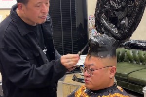 《在你头上爆扣》