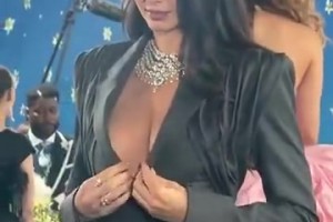 布克作何感想？詹娜这身穿搭，到底是想不想让人看见？