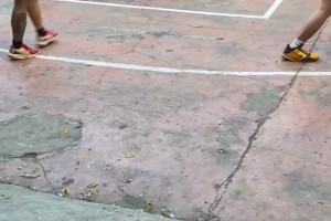 队友让我给他们营造NBA现场的氛围！尽量满足！