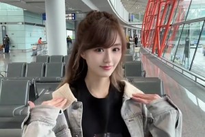 怎么还像20岁左右的小姑娘 已婚勇士女主播小七晒机场热舞