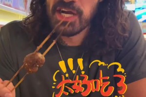 这羊腰好吃啊！海王亚当斯中国行品尝中国美食~