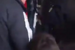 球迷恶搞：约基奇回到更衣室之后的画面 扇一圈巴掌？