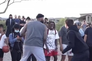 纯粹的碾压啊！普通人跟前NBA第一中锋打野球是什么体验？