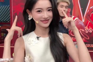 金佳悦跳手势舞：CBA赛季结束了！看到郭艾伦从身后走过笑不停