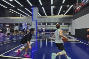 还质疑徐杰打不了野球吗？这速率这运球，纯降维打击