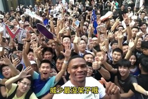 杨毅：采访过的球星威少最没有架子，还搂着我肩膀跟我称兄道弟