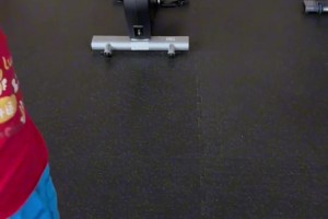 训练要从孩子抓起！周琦带孩子进行平衡性训练 看起来还不错哦