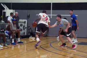 进攻万花筒！教科书级别的中距离跳投还得看安东尼