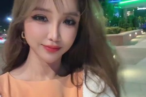 周玲安：俄城就这么几个高楼，都打上了雷霆配色庆祝