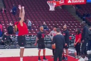 这傻大个是谁？——收入过亿的NBA冠军中锋