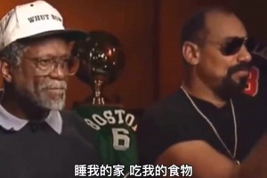 张伯伦打趣：拉塞尔睡我家吃我东西 第二天还要打爆我