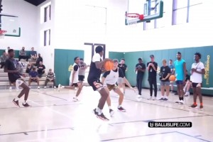 感觉这些都是准NBA球员 库里曾带队在训练营vs准状元弗拉格