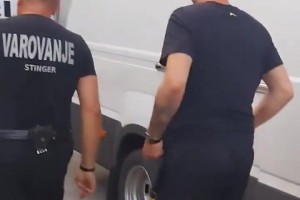 看起来瘦好多！最近东契奇的活动挺频繁呀，经常被粉丝偶遇
