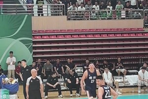 阿这。。。全运会周琦代表四川出战比赛中不满判罚被驱逐~