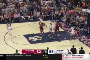 湖人选秀前试训23岁大学中锋奥莫鲁伊！2米11场均8+6！