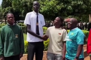 人均杜兰特？南苏丹偶遇小学生放学