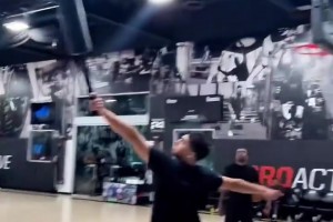老弟来迟了噢！杰伦-格林也开始了夏训