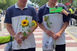 山东人吃啥长这么高！来自山东中考生身高压迫感 不打篮球可惜了