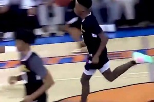 这是谁的娃崽子如此身体天赋？过几年应该就进NBA了？？！