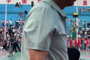 施洞代表队这个入场仪式有点超前！