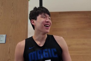 小杨闯美之英语进步神速！杨瀚森英语沟通顺畅 适应能力满分