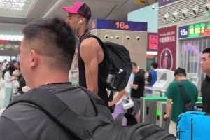 学成下山！文班从河南启程，车站里一览众山小