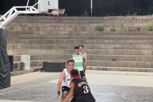 真难防啊！让10后的小朋友体验一下艾弗森大变向过人