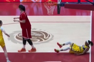 女篮巨无霸级别的存在！对手要来防我？张子宇：走你