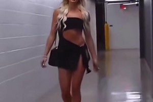 WNBA索菲坎宁安这入场穿搭也忒大胆了吧，简直挪不开眼睛了！