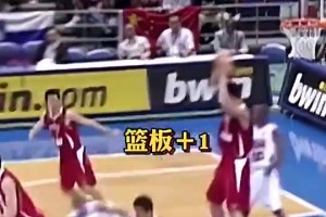 十分了解！霍华德罚球，姚明大喊：他投不进的，快抢板！