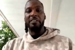 夸梅-布朗狂喷詹姆斯：这老东西累了，冠军超乔丹无望，就改说戒指不重要