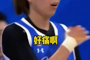 刘禹彤在场上对抗的瞬间。