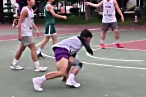 独臂少年张家诚这打球视频在外网火了！如此热爱令人动容啊！