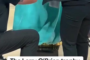 颁奖失败！冠军奖杯将被带往最后一站俄城！